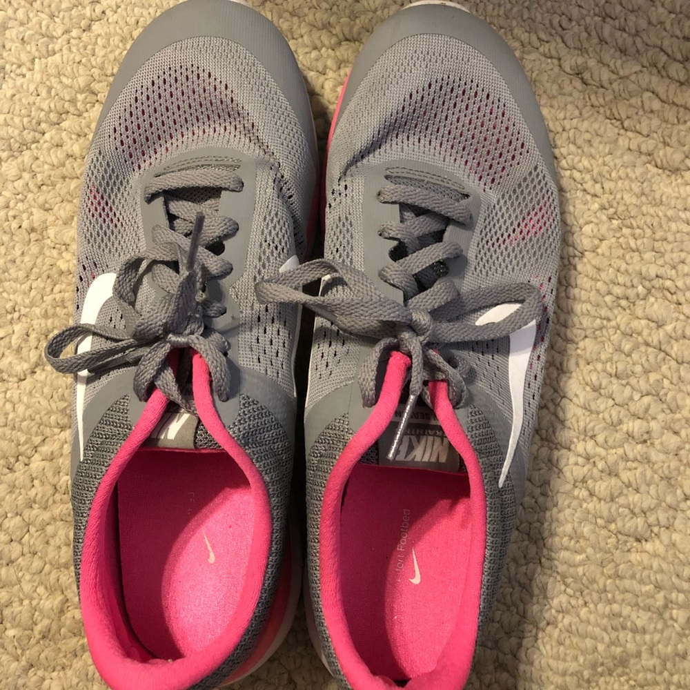 Women’s Size 7.5 tennis shoes